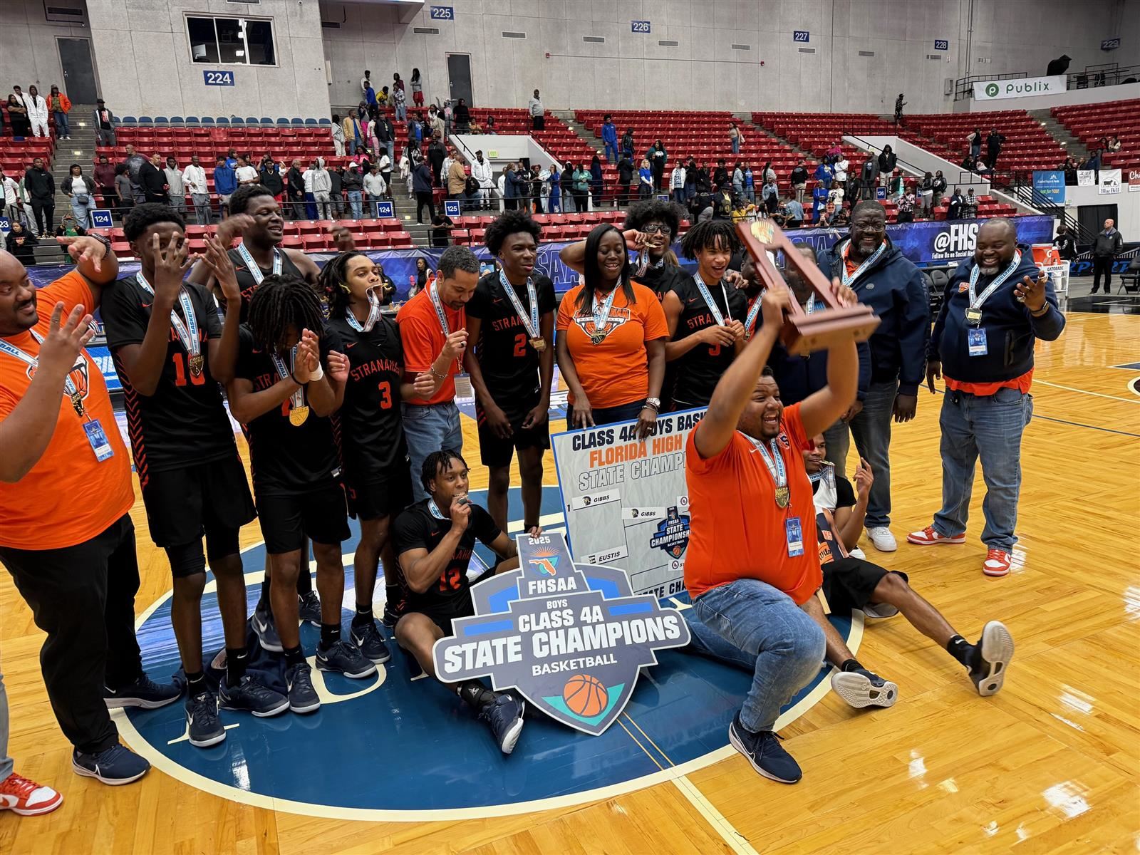 Amazing comeback lifts Stranahan to 63-62 victory for Class 4A state title
